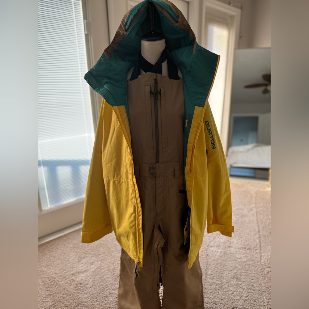 Burton Men’s Snowboard - Ski Jacket and Bibs. Medium